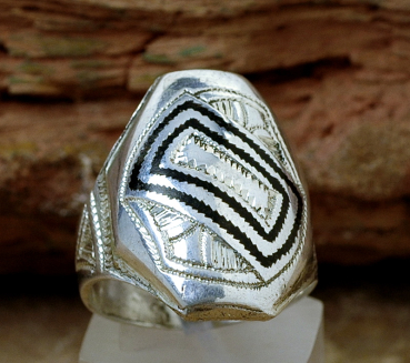 Dekorativer Tuareg Ring - Silber mit Ebenholz